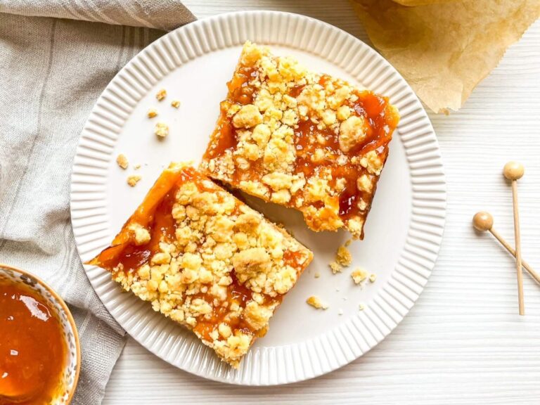 Say Hello to Summer with Irresistible Peaches and Cream Crumble Bars!